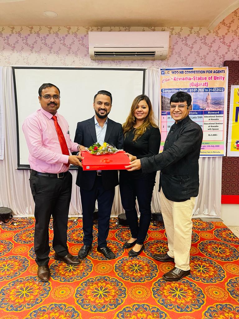 Darshit Morjaria felicitated at the LIC WZO NB competition for agents