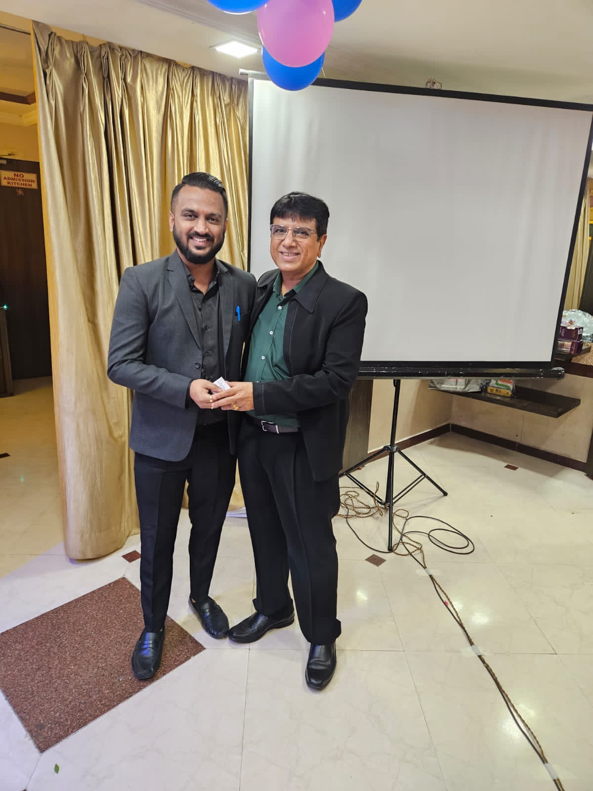 Darshit Morjaria being honoured at an LIC agents seminar